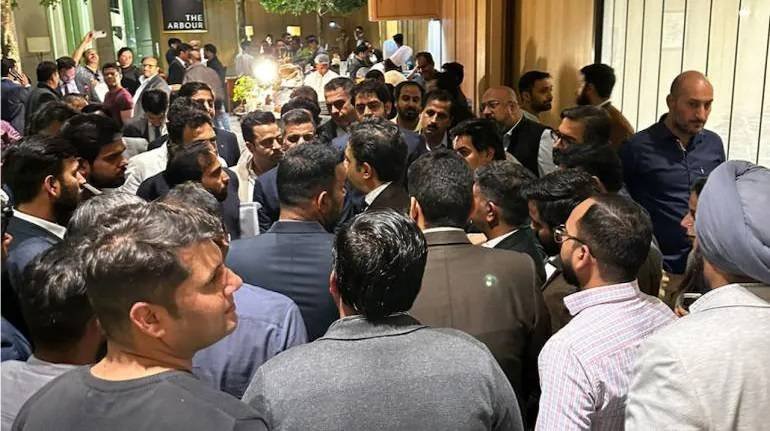 Viral photo: Massive Crowd at DLF Office to Buy Rs 7 crore flats, 1,137 Homes Sold in 3 Days