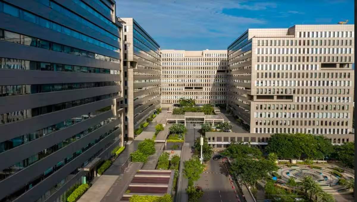 The benefits and challenges of investing in commercial real estate: A comprehensive guide for beginner