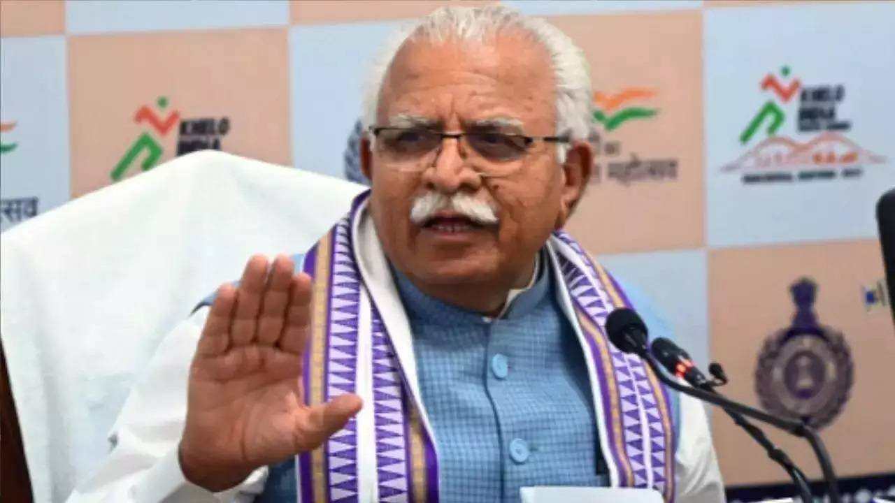 Ready to offer 30 acres to shift Kherki toll: Khattar to Gadkari